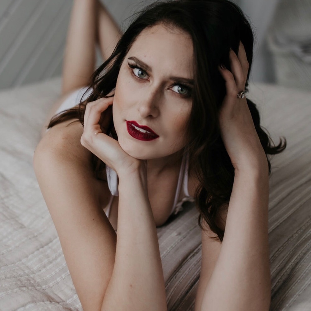 Meet your Posher, Cassandra